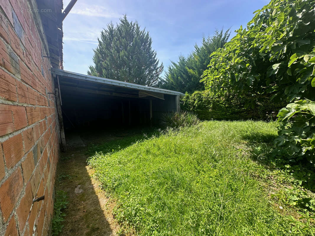 À vendre à la Sauvetat-sur-Lède garage dans le village avec petit terrain - photo 7