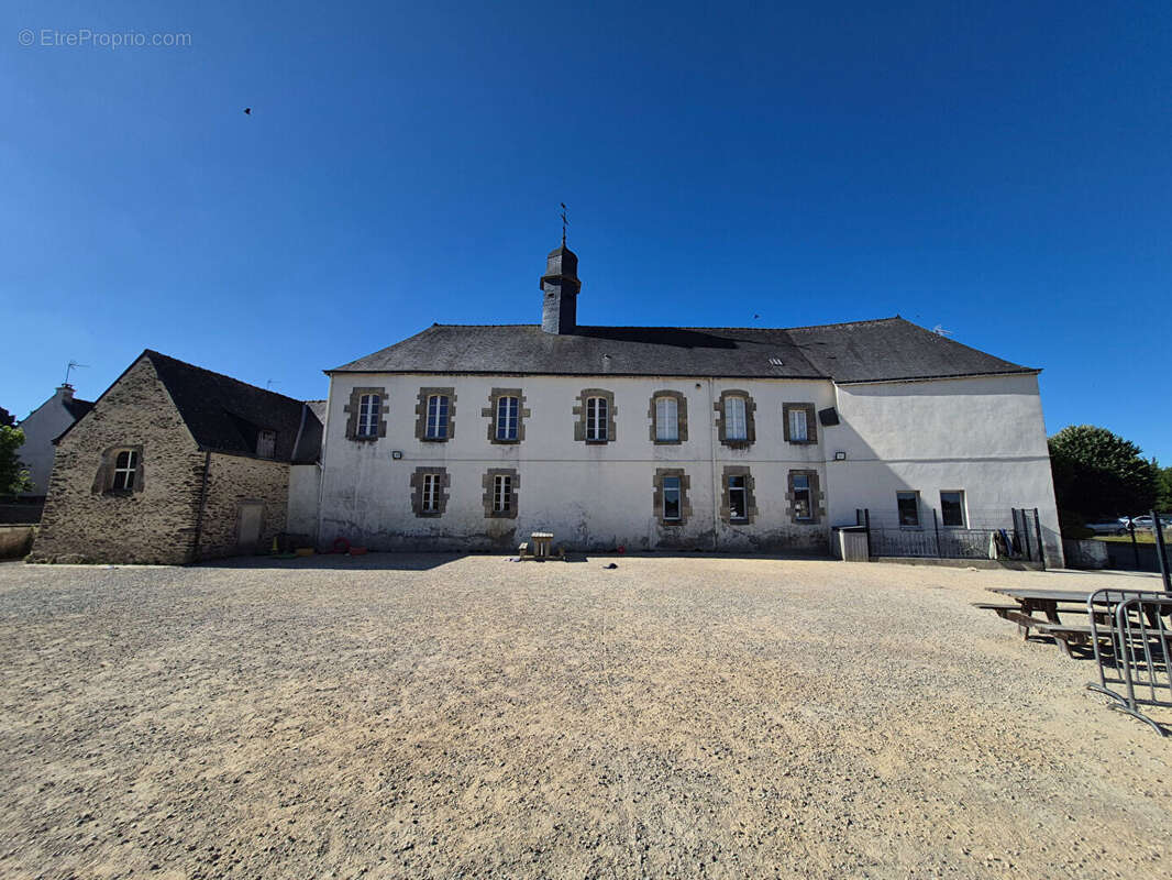 Immeuble tertiaire Josselin 750 m2 - photo 2
