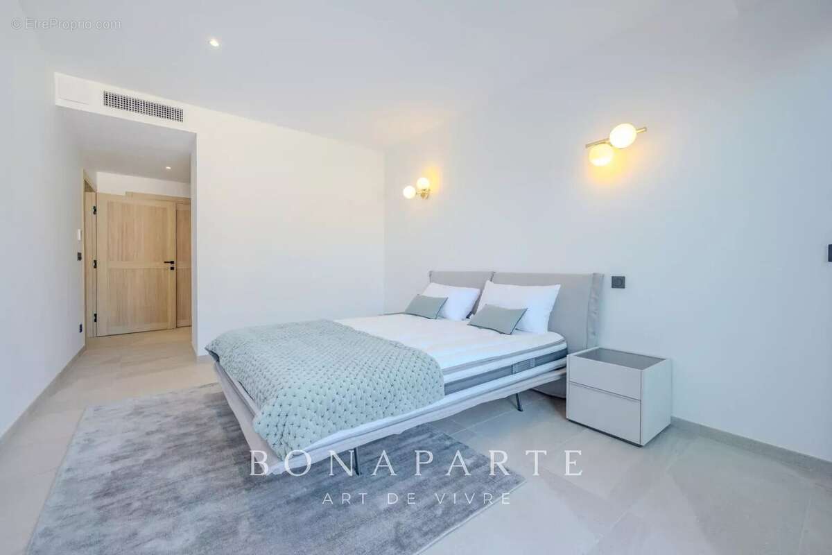 SAINT-TROPEZ - GASSIN [VILLE] – Exclusivité : Superbe villa-appartement en duplex avec vue mer exceptionnelle - photo 30