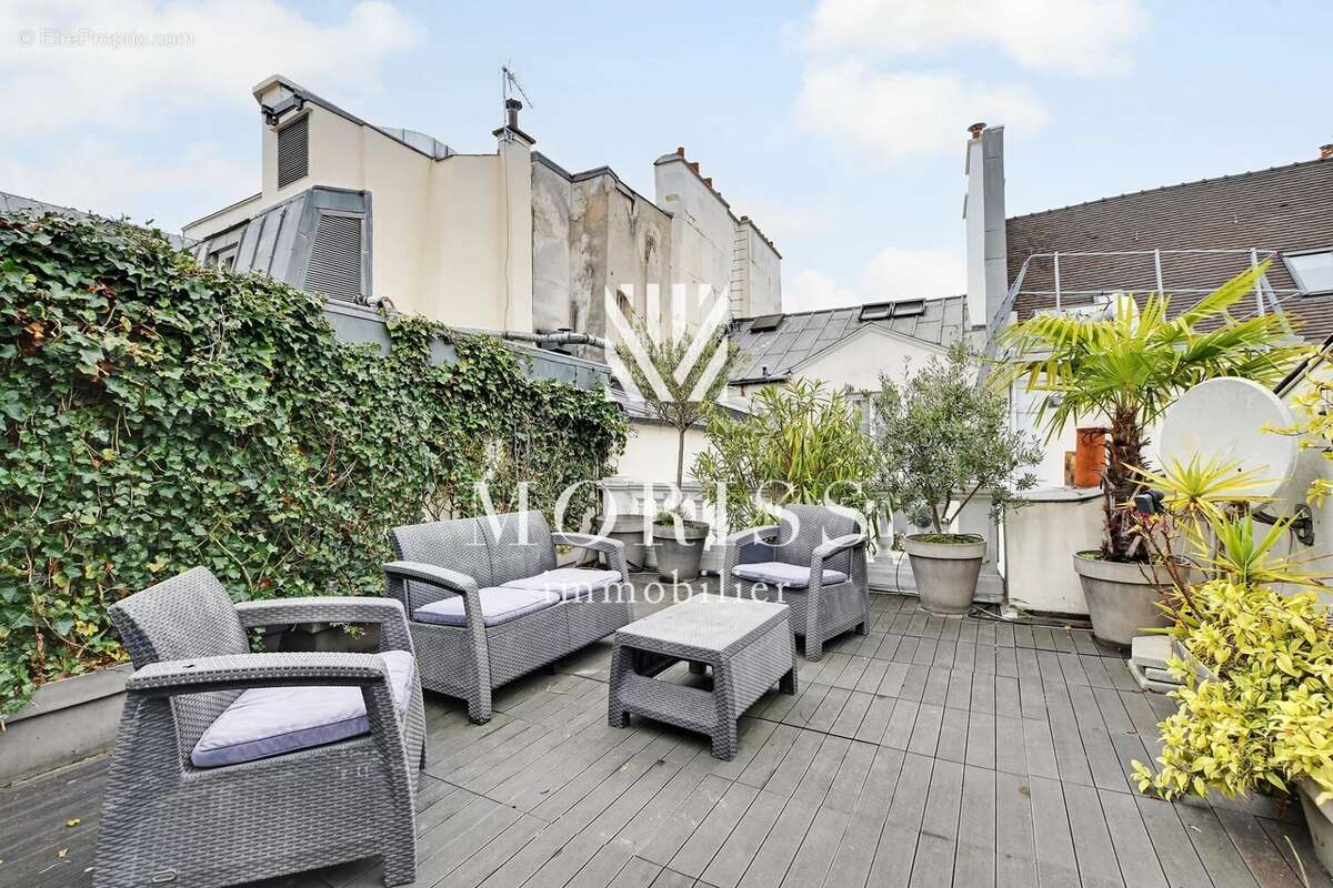 Appartement à PARIS-1E