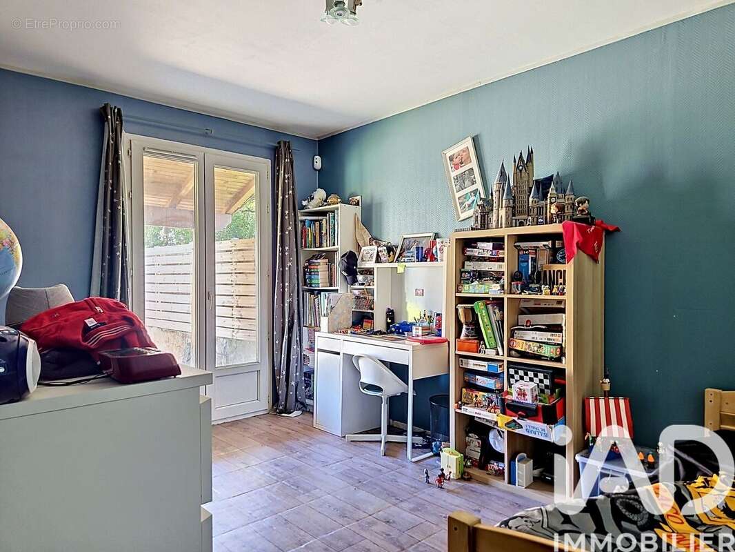 Photo 8