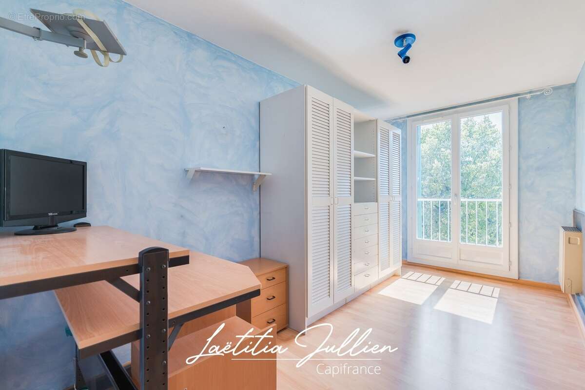 En exclusivité par Laëtitia JULLIEN – Marseille 10ème – Les Collines – T4 traversant de 83,83 m² avec balcon et loggia au pied d - photo 15