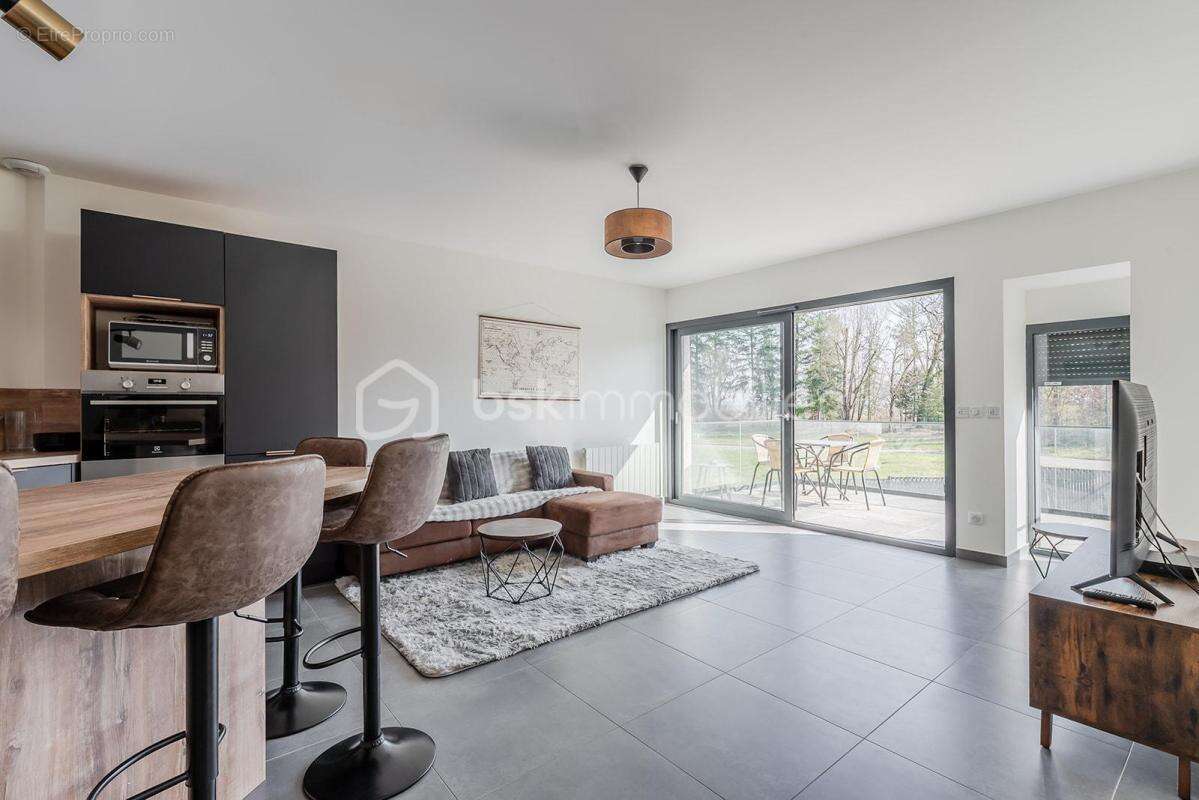 Appartement à CHAZEY-SUR-AIN