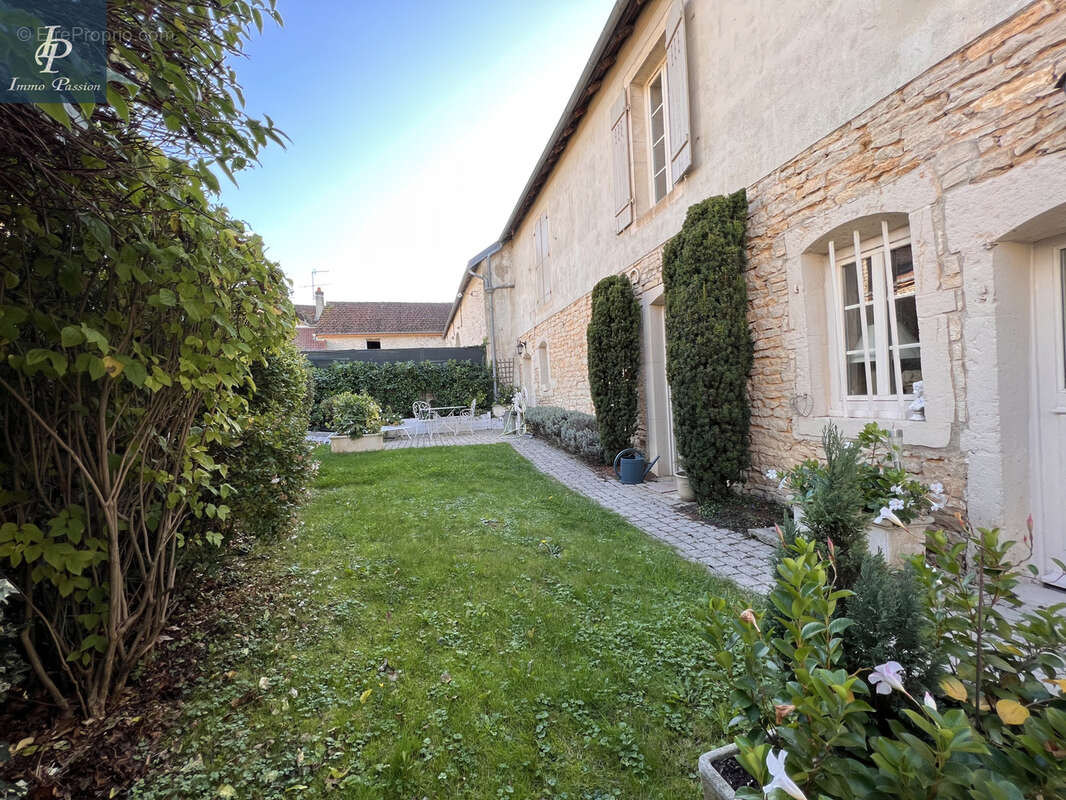 Maison à FLEUREY-SUR-OUCHE