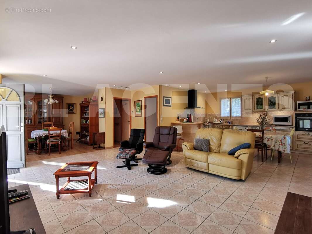 PDV 2 - Maison à SAINTE-TERRE