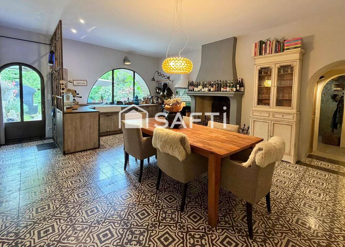Maison 351 m² à Le Beaucet  - photo 8