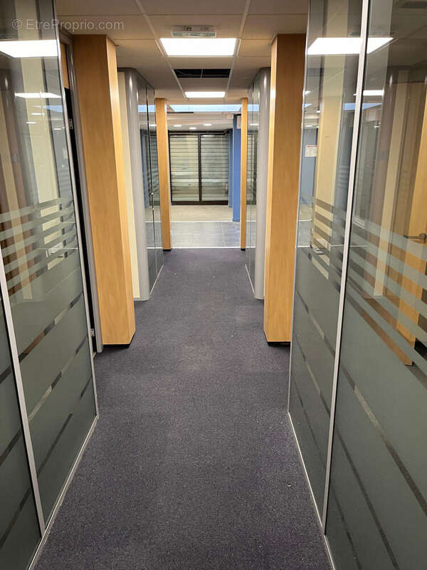 Commerce à VILLE-LA-GRAND