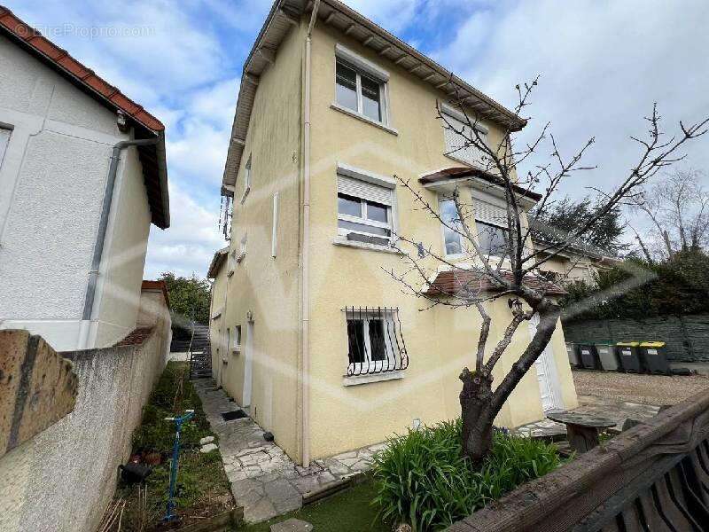 Appartement à QUINCY-SOUS-SENART