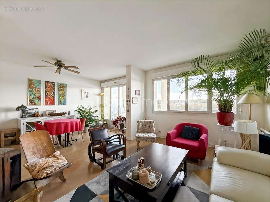 Appartement F4 - 75 m2 - 4 chambres - terrasse VUE SEINE - photo 3