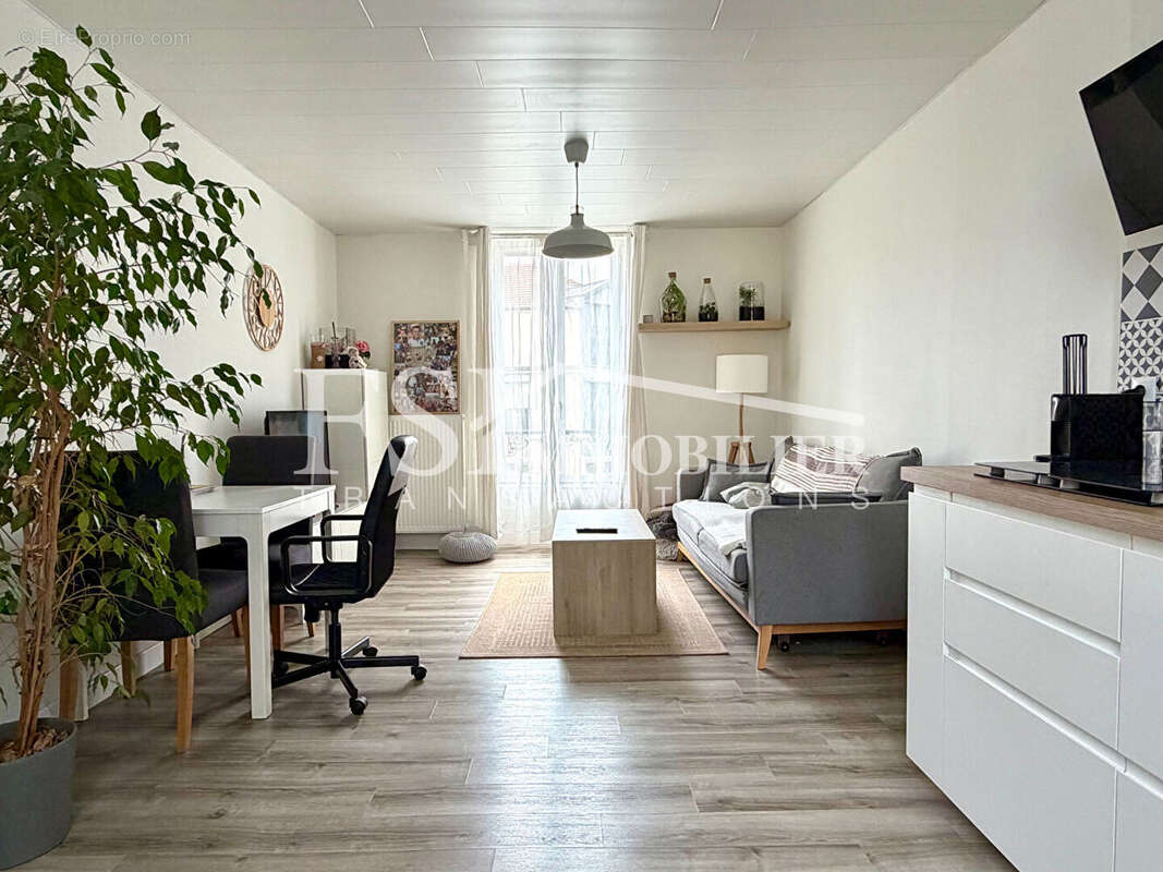 Appartement à BEAUCHAMP