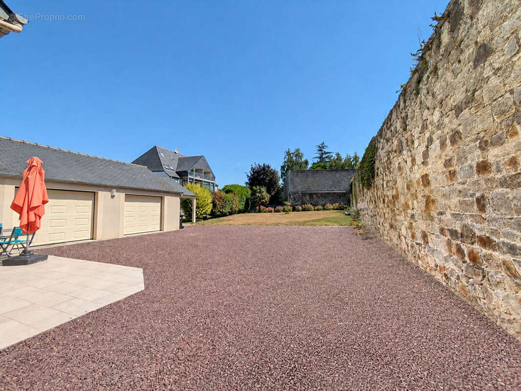 Maison à DOL-DE-BRETAGNE