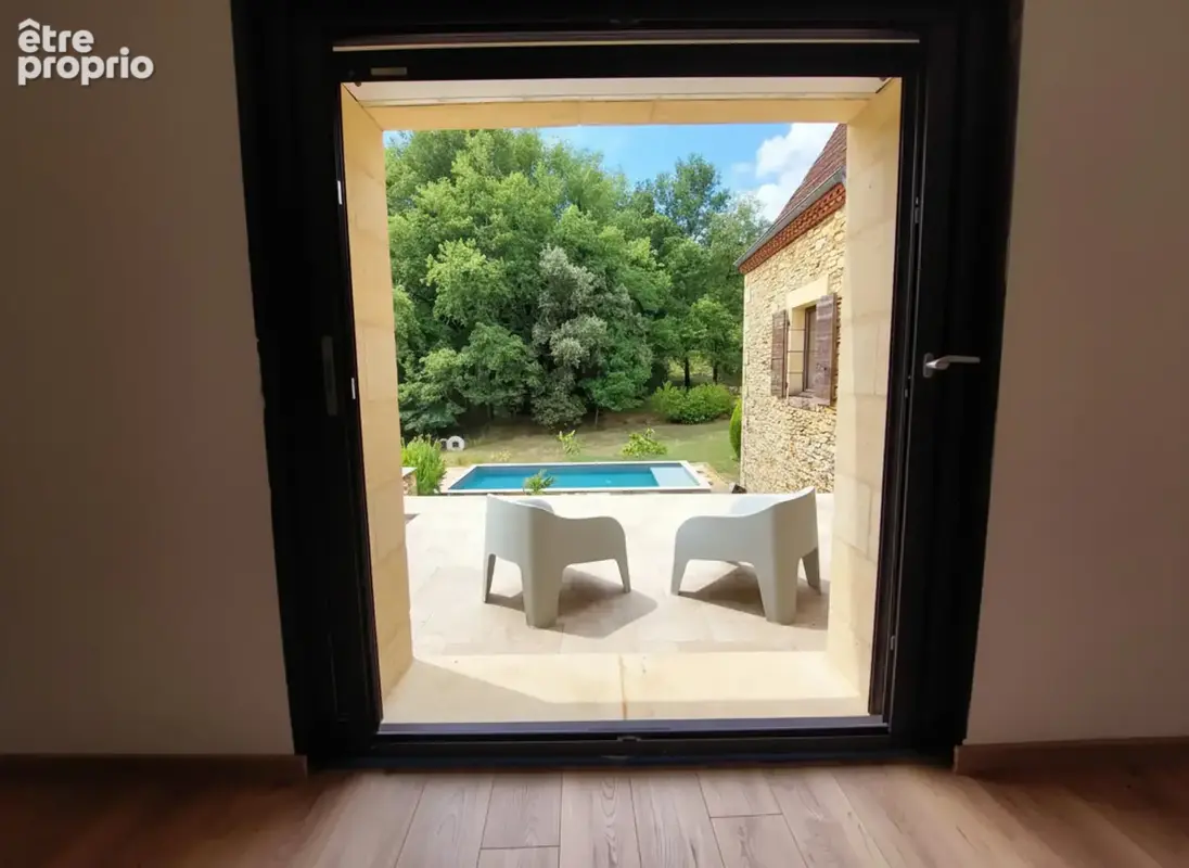 Une demeure de caractère entièrement rénovée avec piscine, vue dégagée et cadre d'exception au cœur du Périgord Noir - photo 6