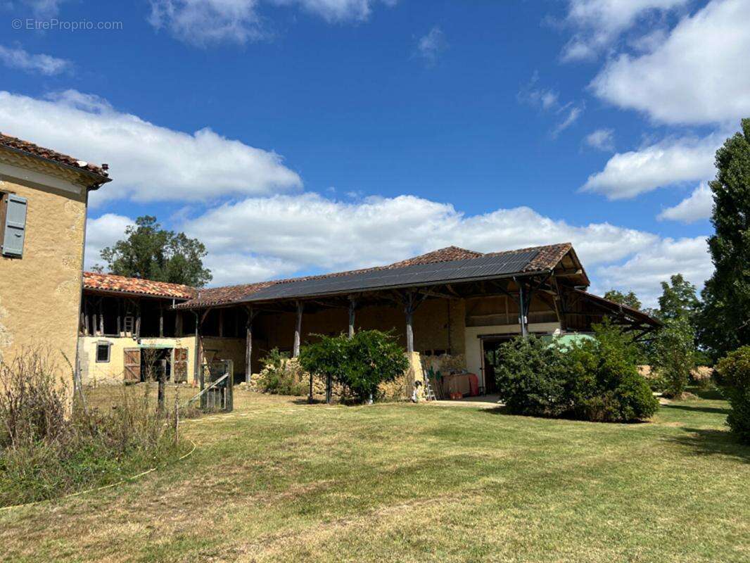 Maison à MONCORNEIL-GRAZAN