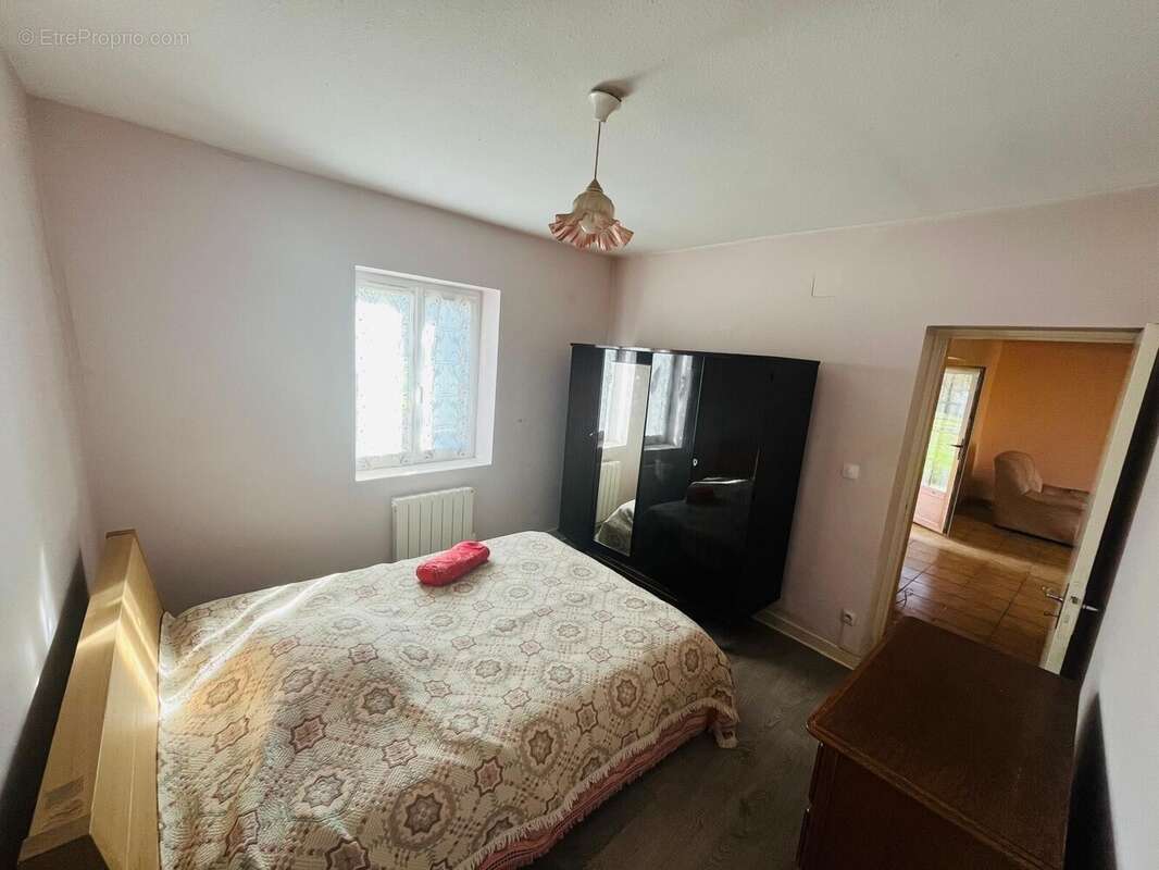 Maison à CRUZILLES-LES-MEPILLAT