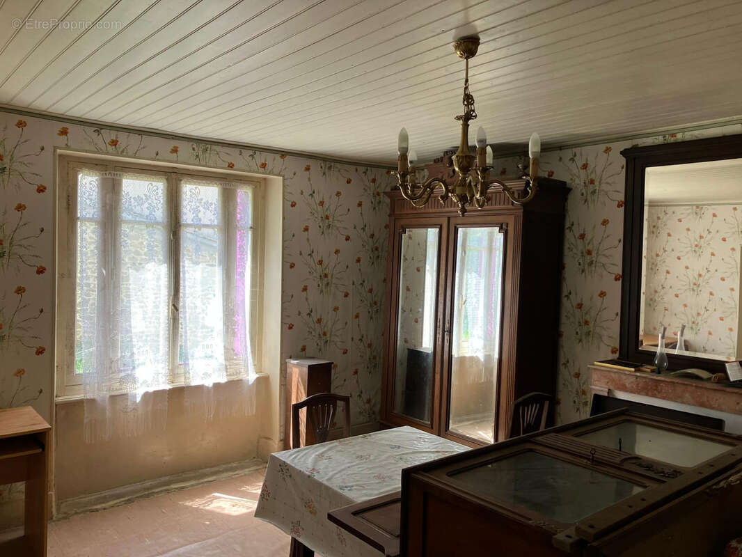 Maison à SAINT-MARCEL-EN-MARCILLAT