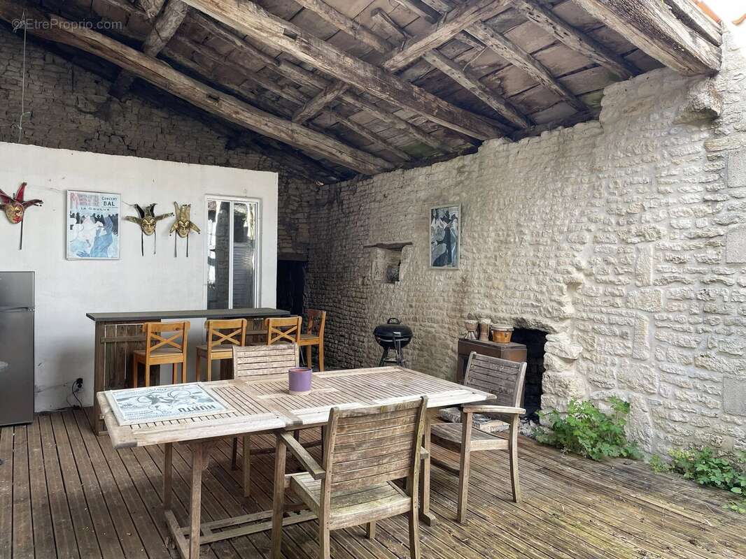 Maison à FONTAINE-CHALENDRAY