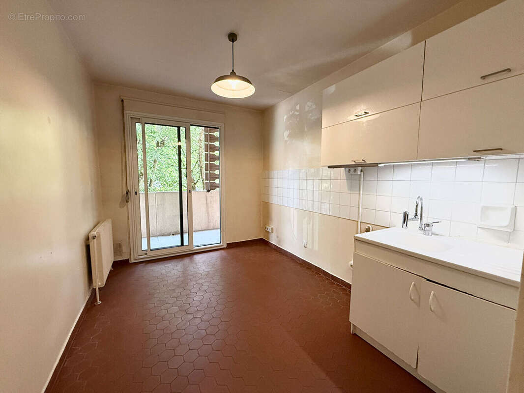 T4 - 89 m²  + 2 balcons - Hôtel de ville de Caluire et Cuire - photo 4