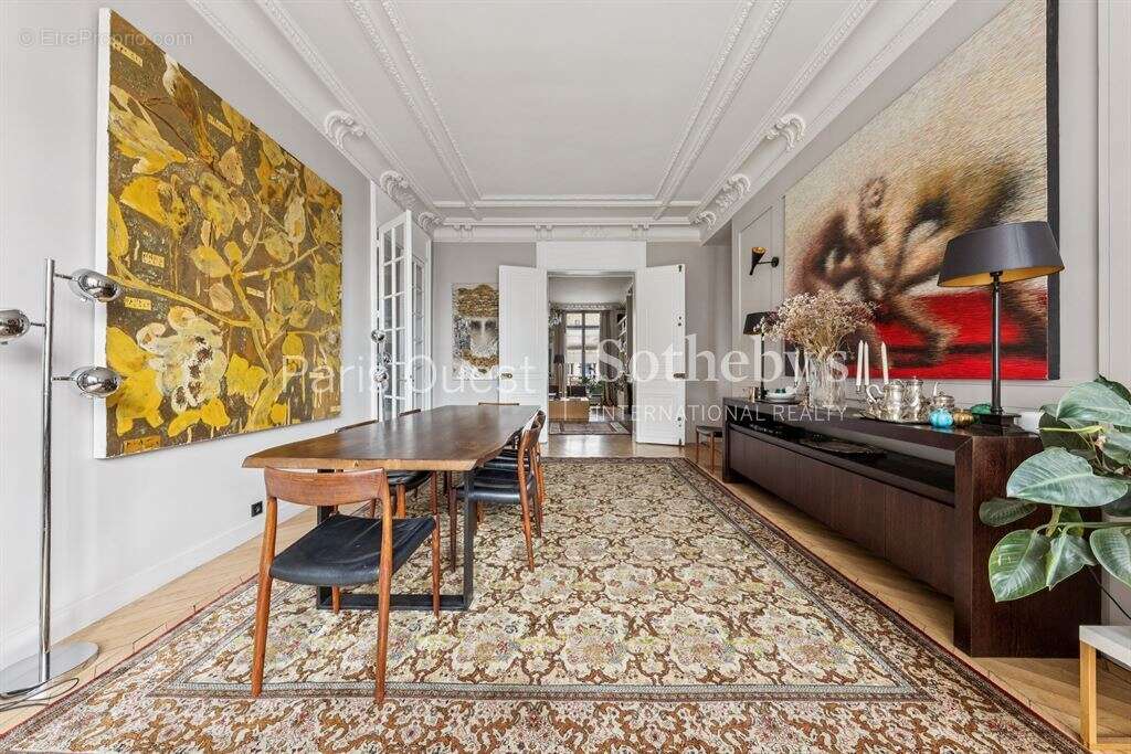 Appartement à PARIS-8E