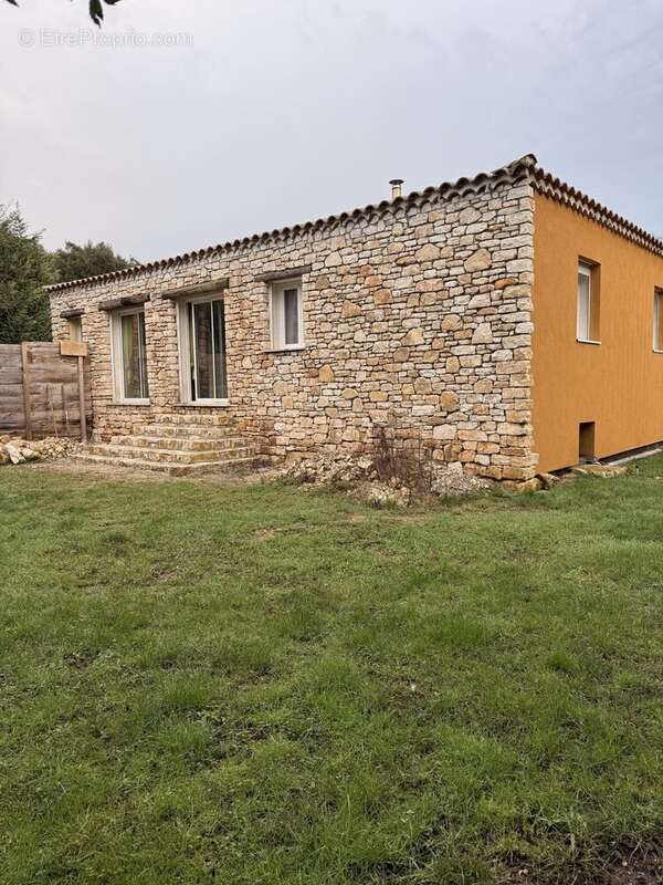 Maison à MONTCLUS