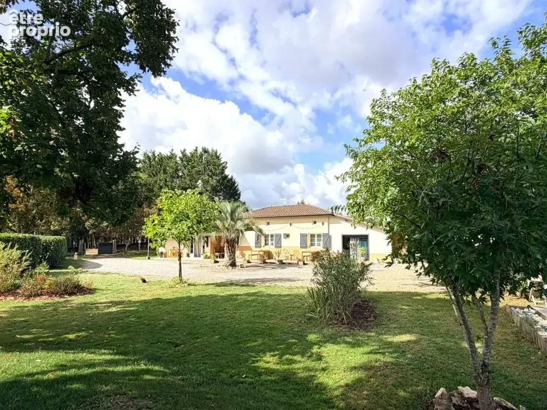 Magnifique maison de caractère de 120M2 avec piscine et garage double sur grand terrain proche de ST SEVER à TOULOUZETTE - photo 2