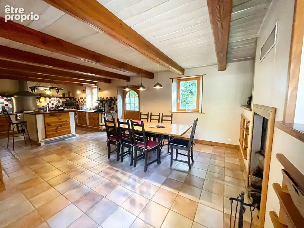 FINISTÈRE: Proche Huelgoat. Maison de caractère de 5/6 chambres avec terrain de 6 900 m². - photo 5