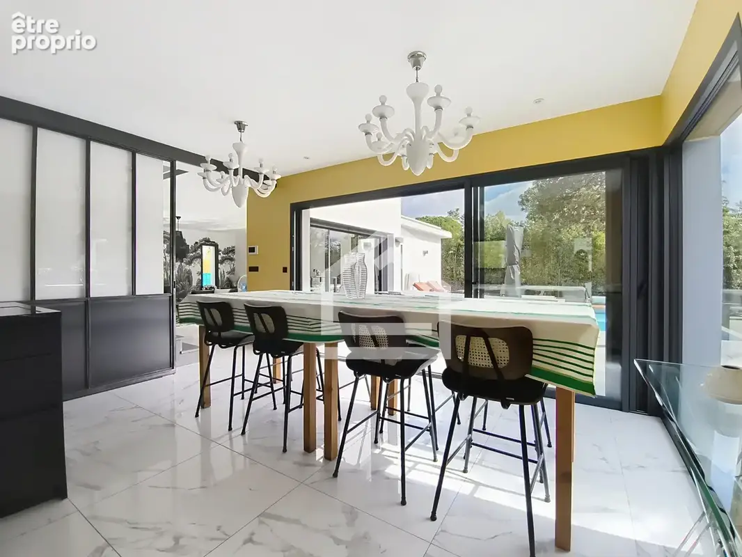 Le Haillan /  Propriété contemporaine de 260m2 aux volumes exceptionnels, piscine et intimité absolue - photo 7