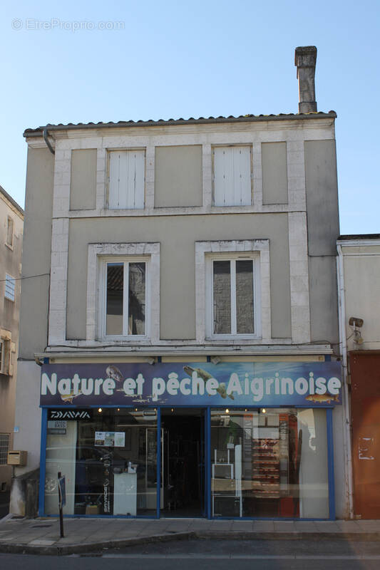 Maison à AIGRE