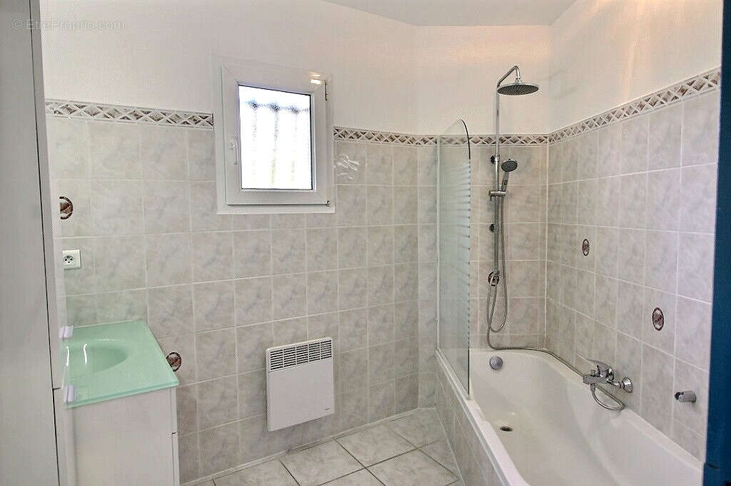 A VENDRE Villa  Venasque proche village sur 1169 m² de terrain clos et arboré. - photo 9