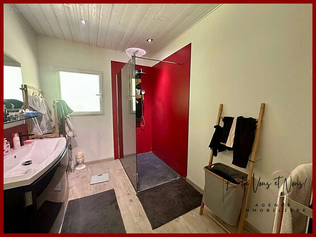 Maison 105 m² à Noaillan  - photo 7