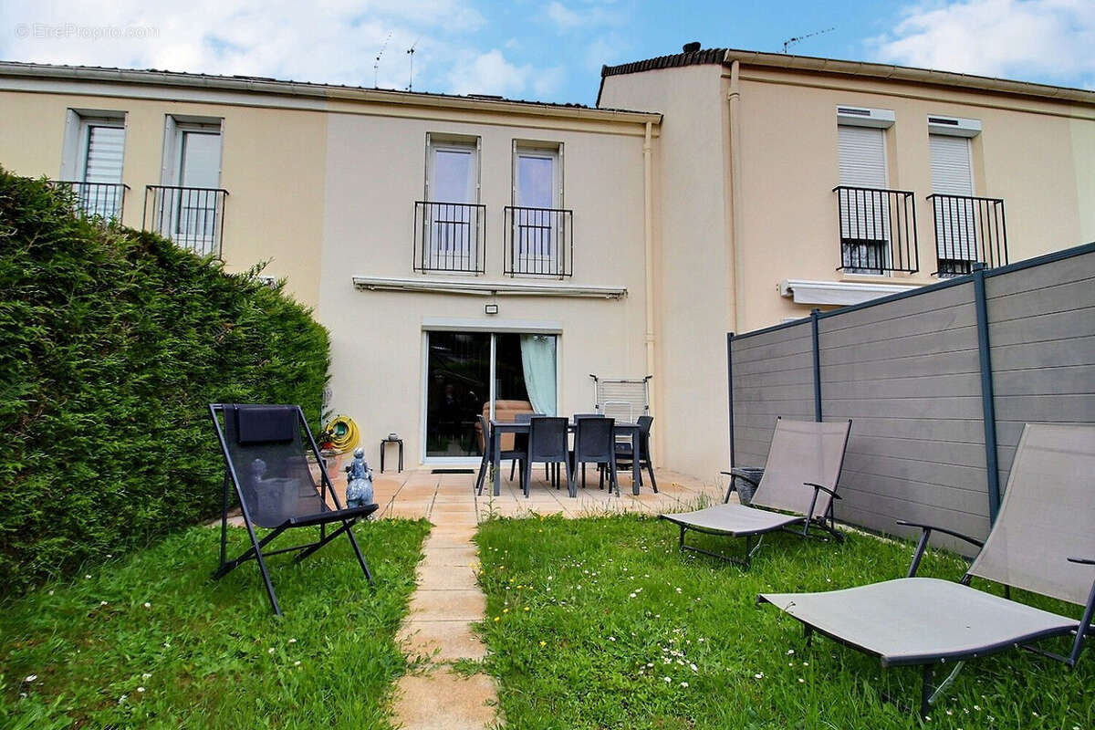 Maison à ELANCOURT