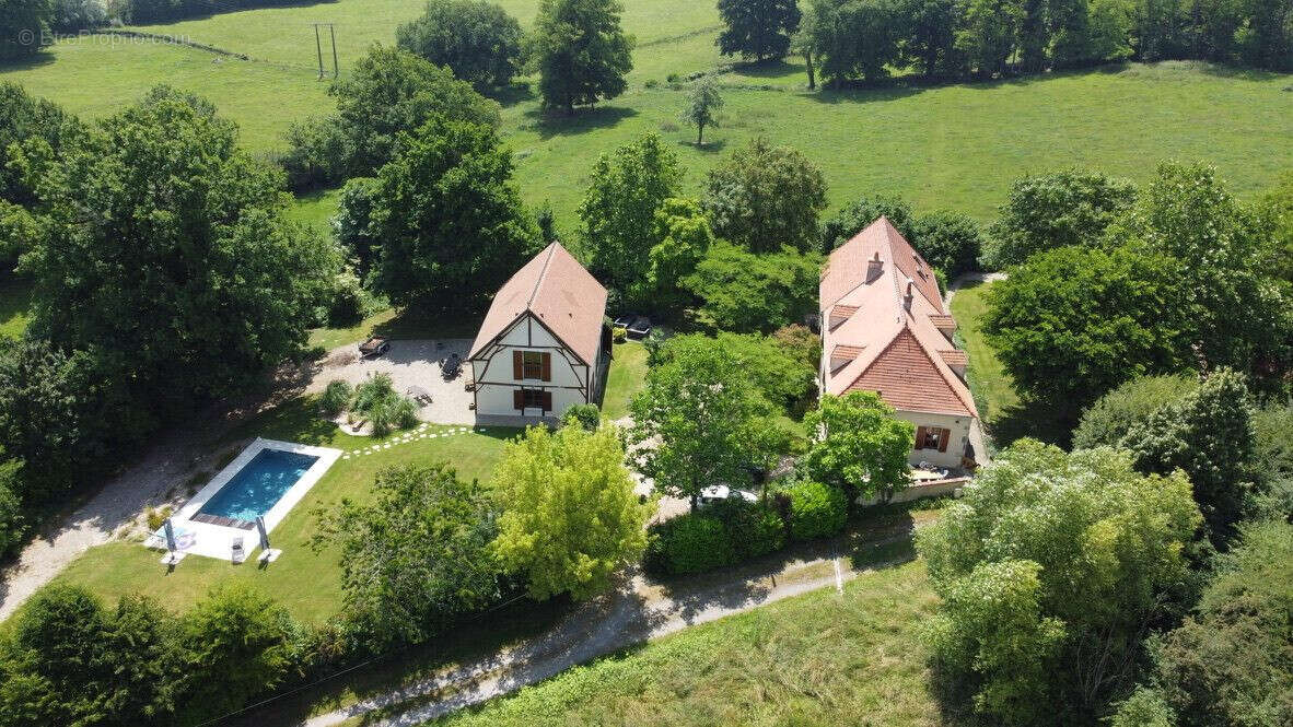 Maison 316 m² à Le Chatelet  - photo 2