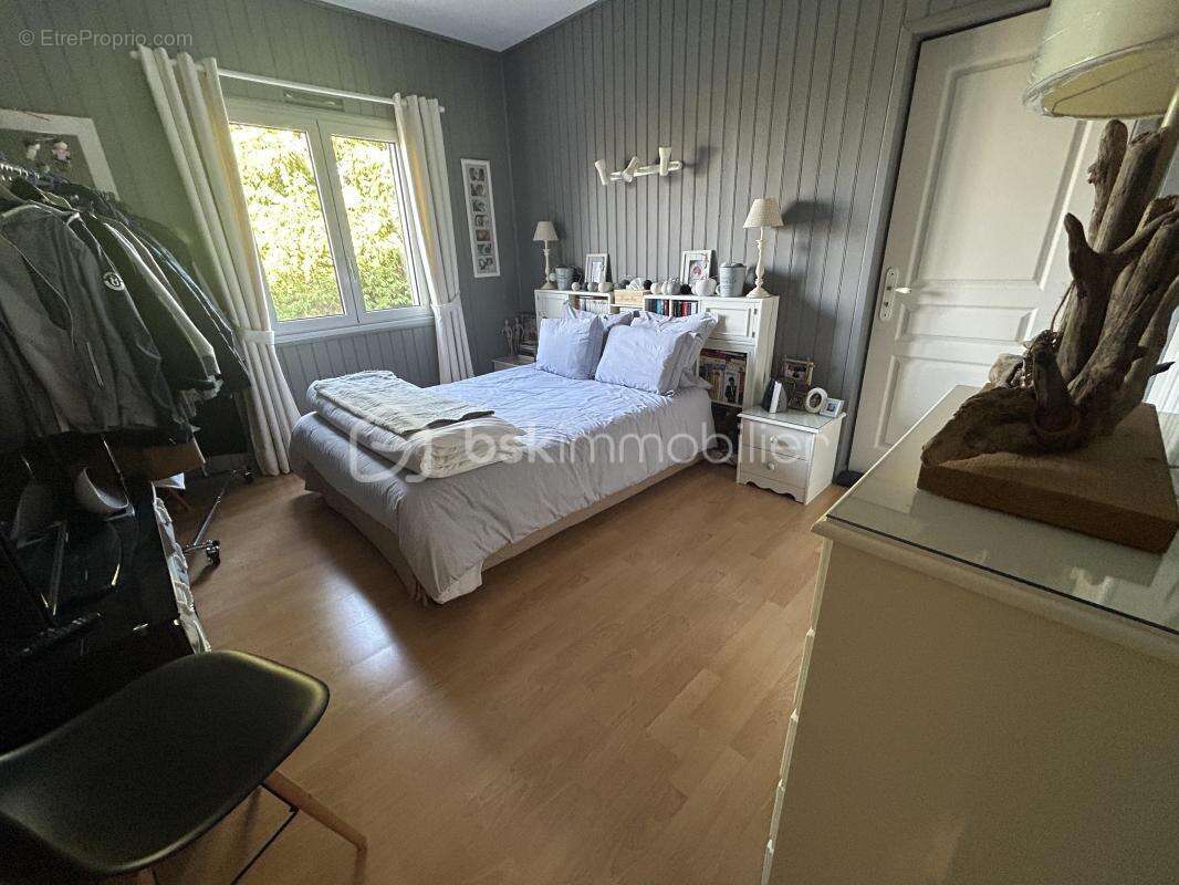 Belle maison plain pied - 4/5 chambres - veranda - piscine - terrain - photo 11