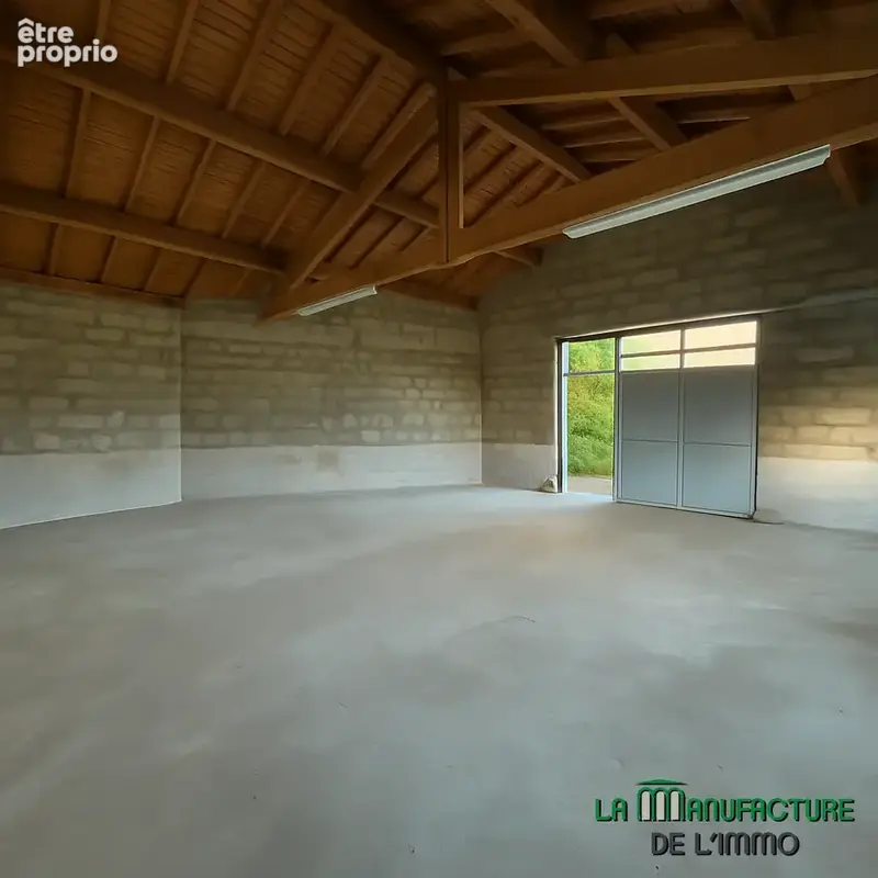 Immeuble avec hangard et garages secteur terrenoire proche des acces autoroutier - photo 15