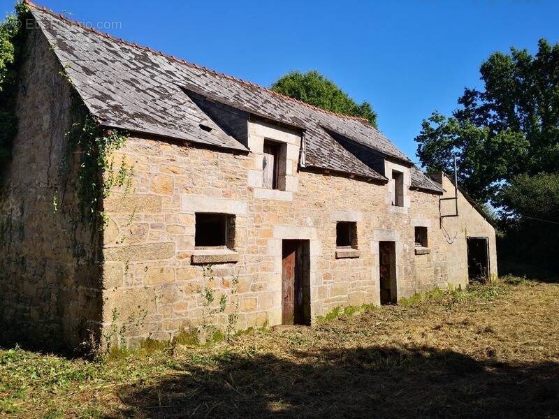 Maison à SAINT-NICOLAS-DU-PELEM