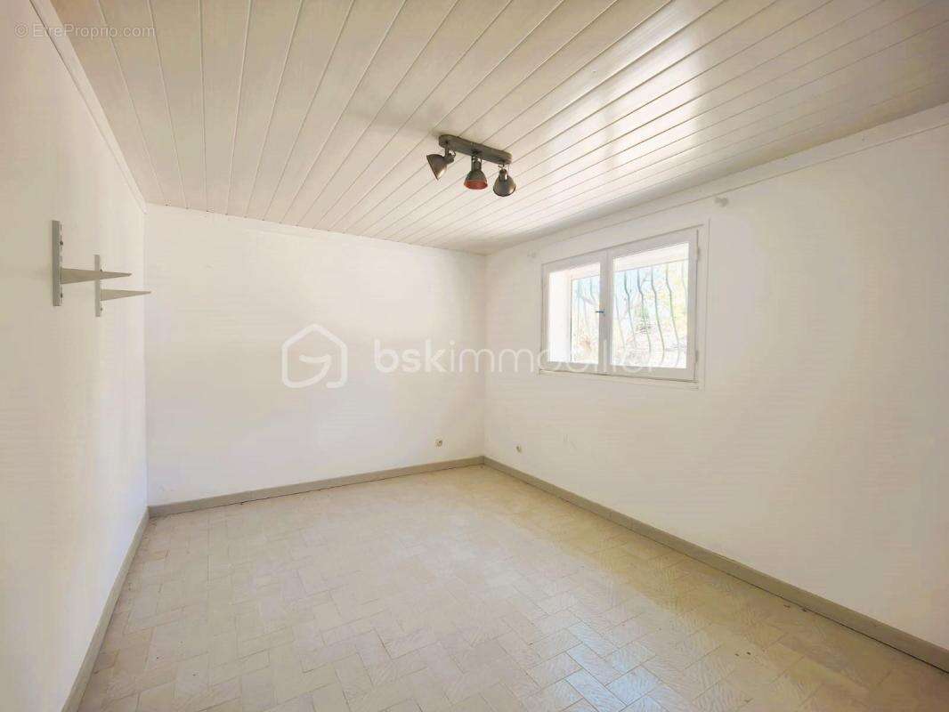 Propriété de caractère composée de deux logements, vastes dépendances et potentiel foncier - photo 13