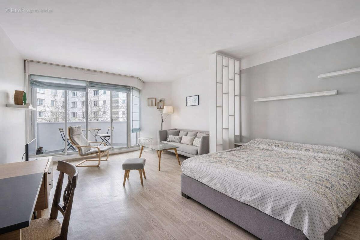 Appartement à PARIS-16E