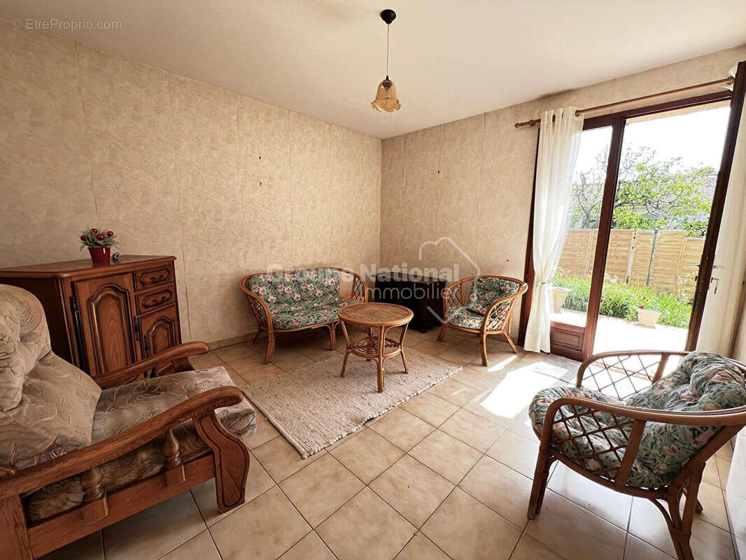 Maison à SAINT-LAURENT-D'AIGOUZE