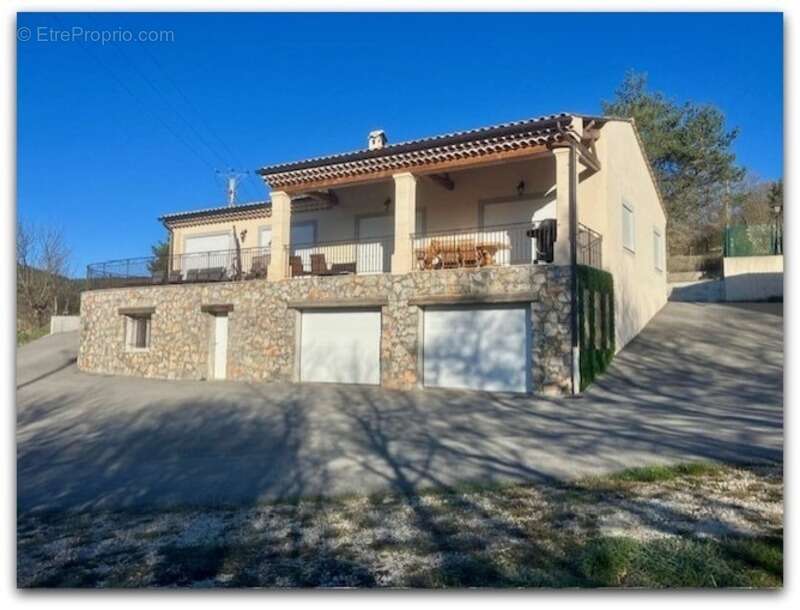 Propriete Peyroules Villa avec piscine intérieure dex hangars forte rentabilité - photo 16