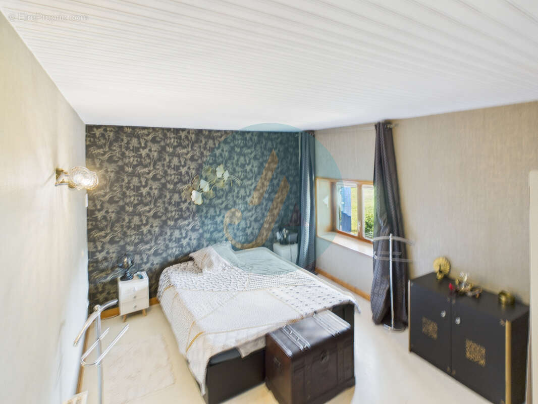 Maison à SAINT-AMAND-EN-PUISAYE