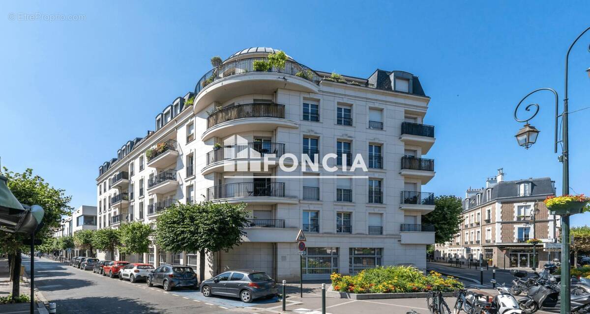 Appartement à LA GARENNE-COLOMBES