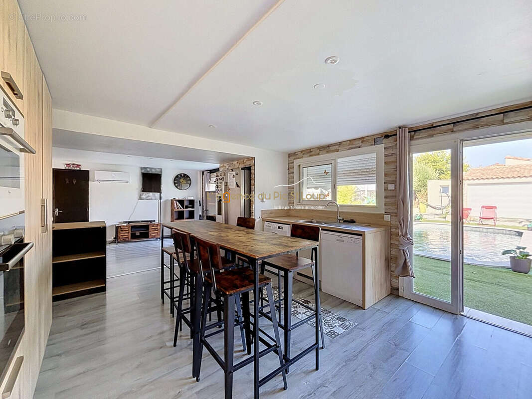 Maison 141 m² à Saint-Mathieu-De-Treviers  - photo 4
