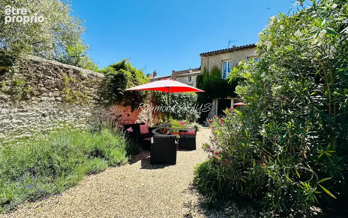 Elégante résidence de caractère du 18ème siècle avec cour et jardin - photo 44