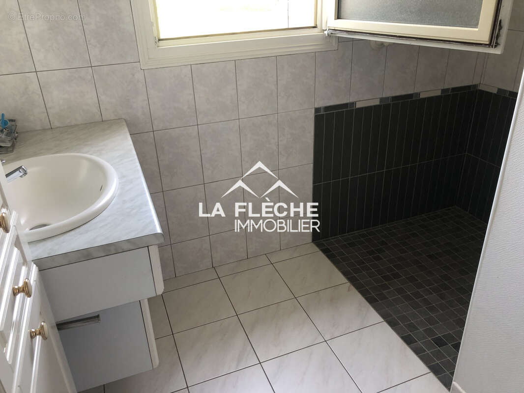 Maison à LA CHAPELLE-D'ALIGNE