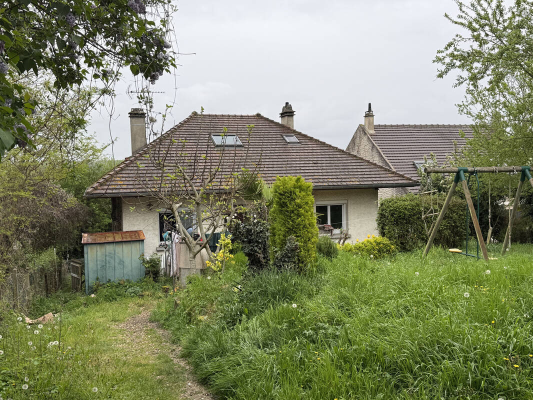 Maison à JOUY-LE-MOUTIER