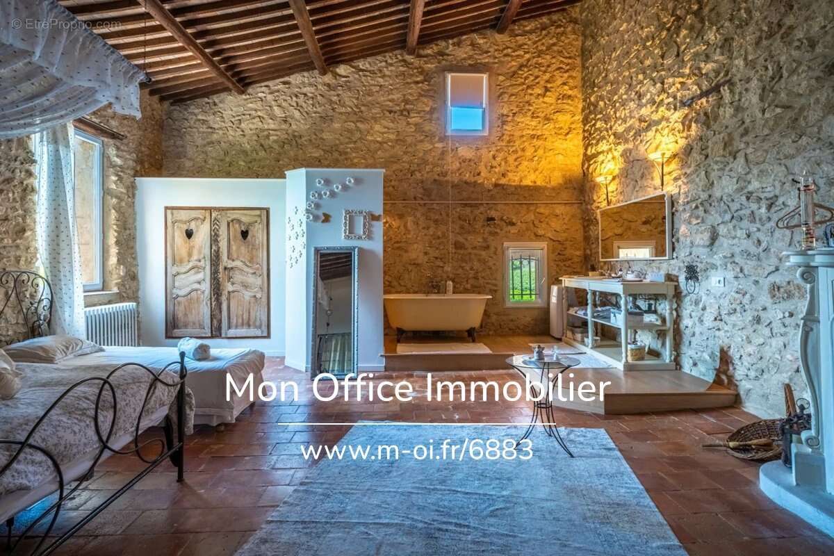 Maison à VERNEGUES