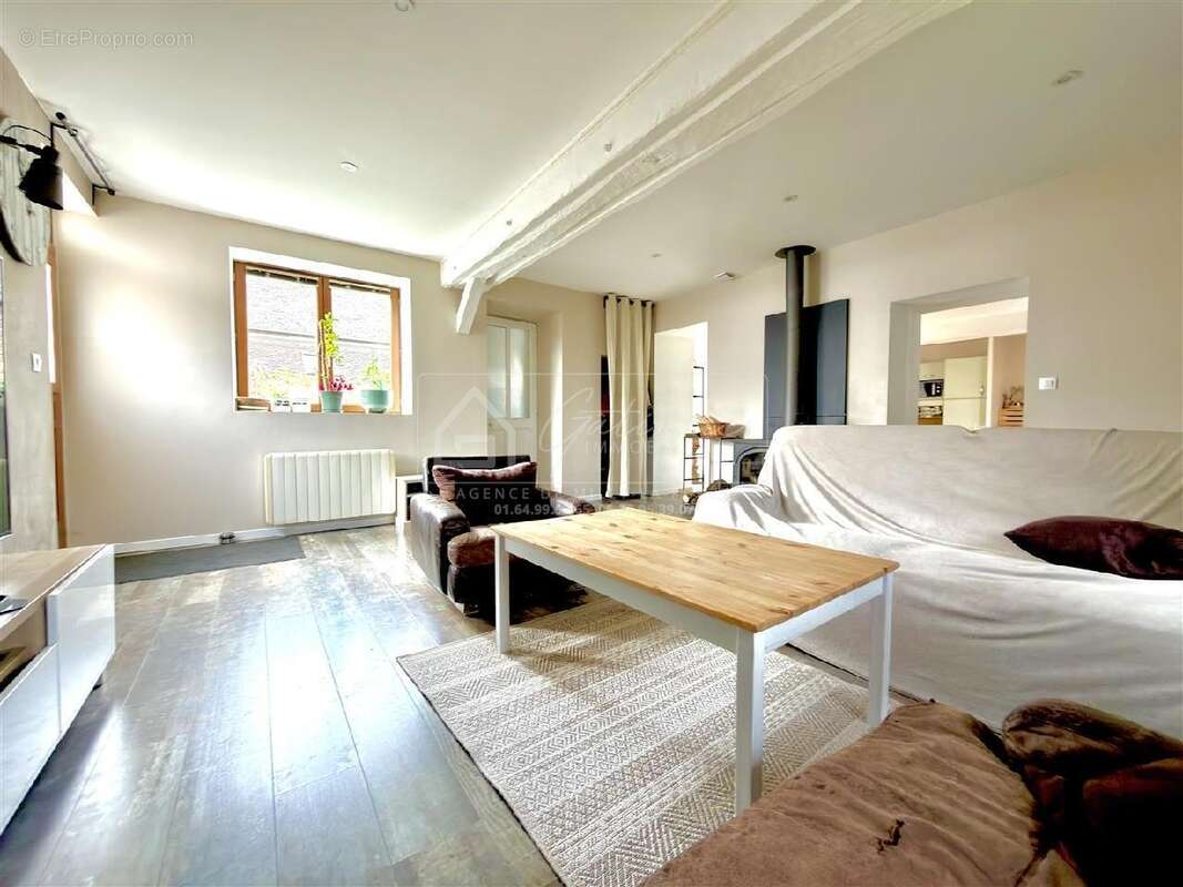 Maison à LA CHAPELLE-LA-REINE