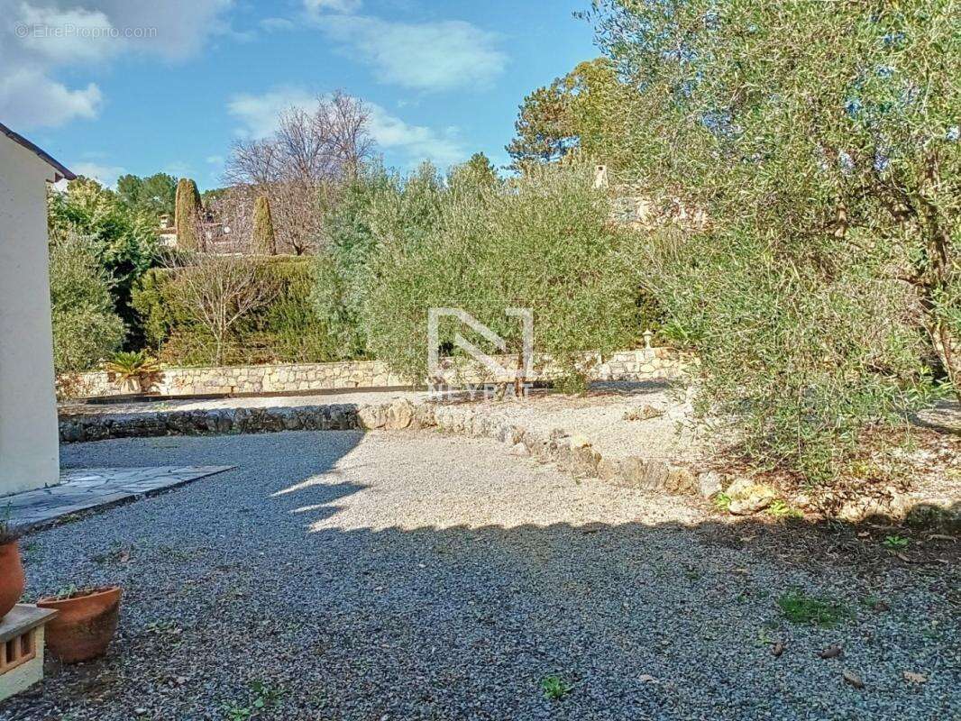 Maison à TOURRETTES