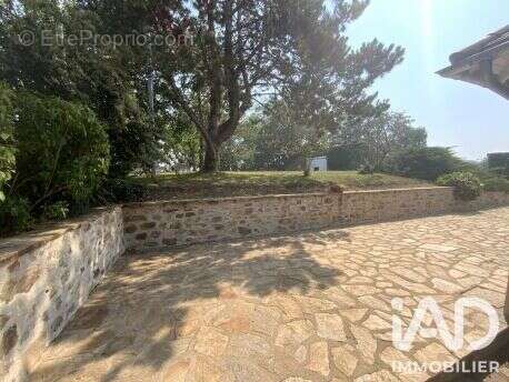 Maison 107 m² à Saint-Priest-Ligoure  - photo 7