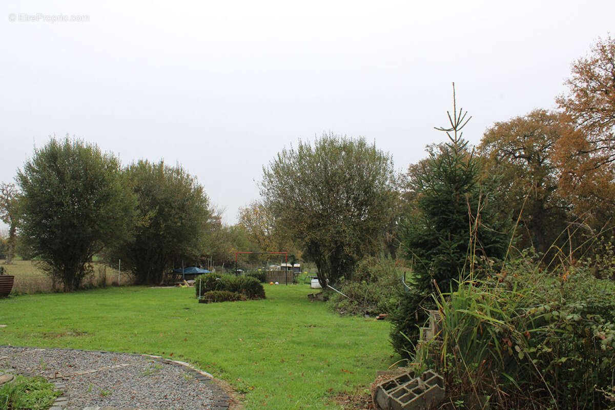 Maison à AVAILLES-SUR-SEICHE