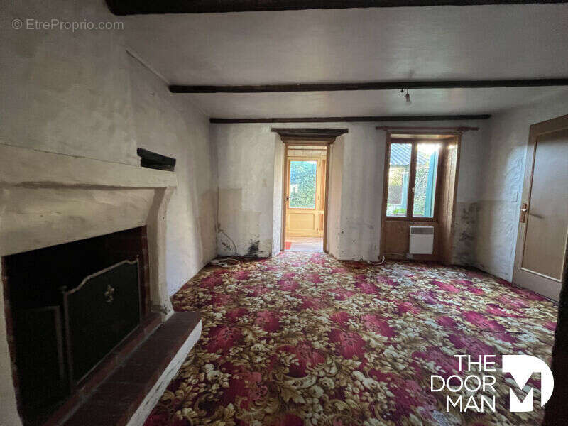 Maison à SAINT-HILAIRE-DE-CHALEONS